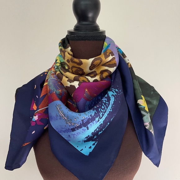 New Salvatore Ferragamo Scarf Leopard Flowers Blue Multicolor Silk Wrap - Picture 13 of 15